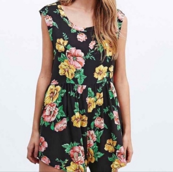 Some Days Lovin Floral Playsuit Romper - Picture 1 of 5